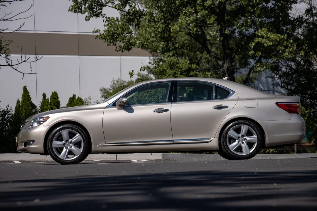 2012 Lexus LS 4th Gen - Image 8 of 31