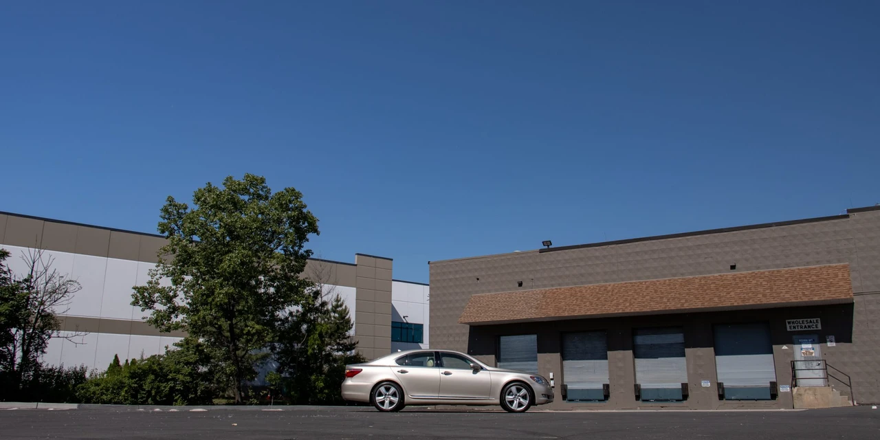 2012 Lexus LS 4th Gen - Image 18 of 31