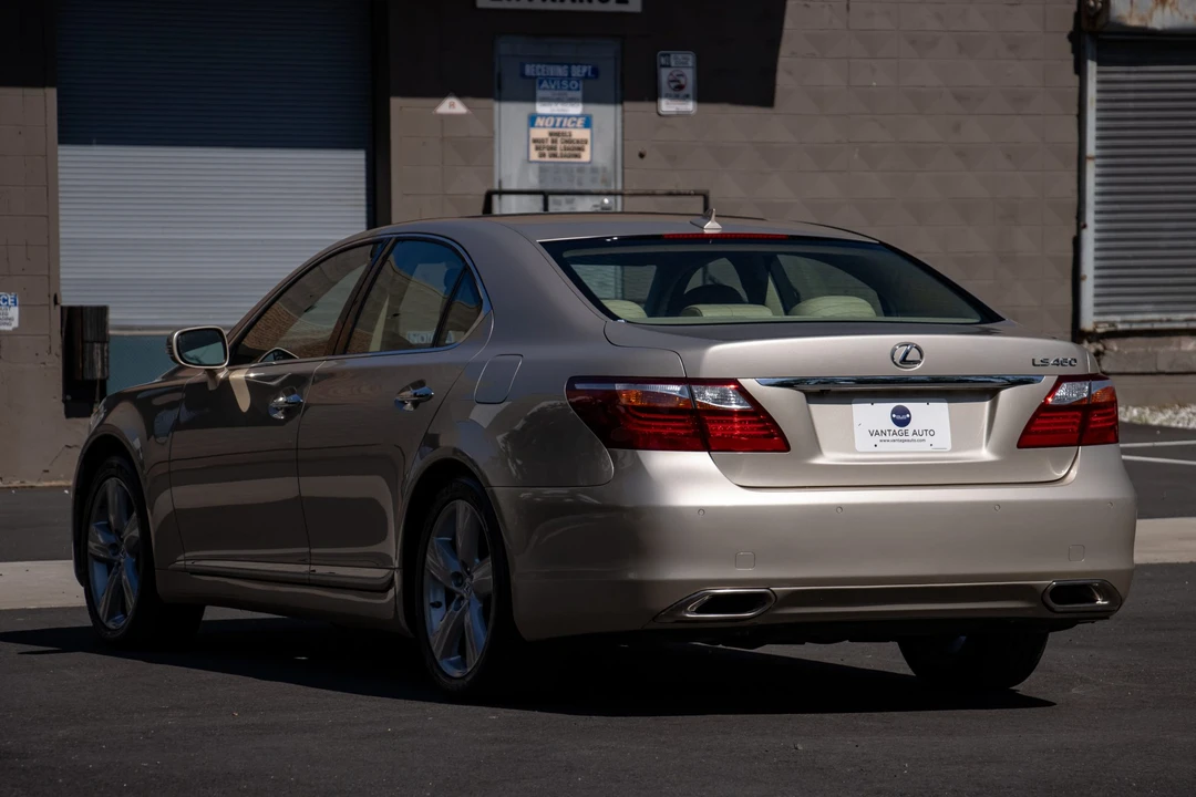 2012 Lexus LS 4th Gen - Image 10 of 31