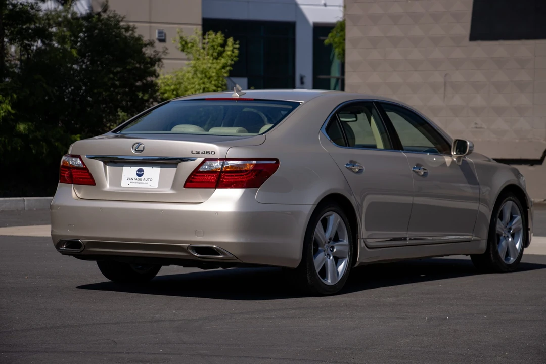 2012 Lexus LS 4th Gen - Image 15 of 31