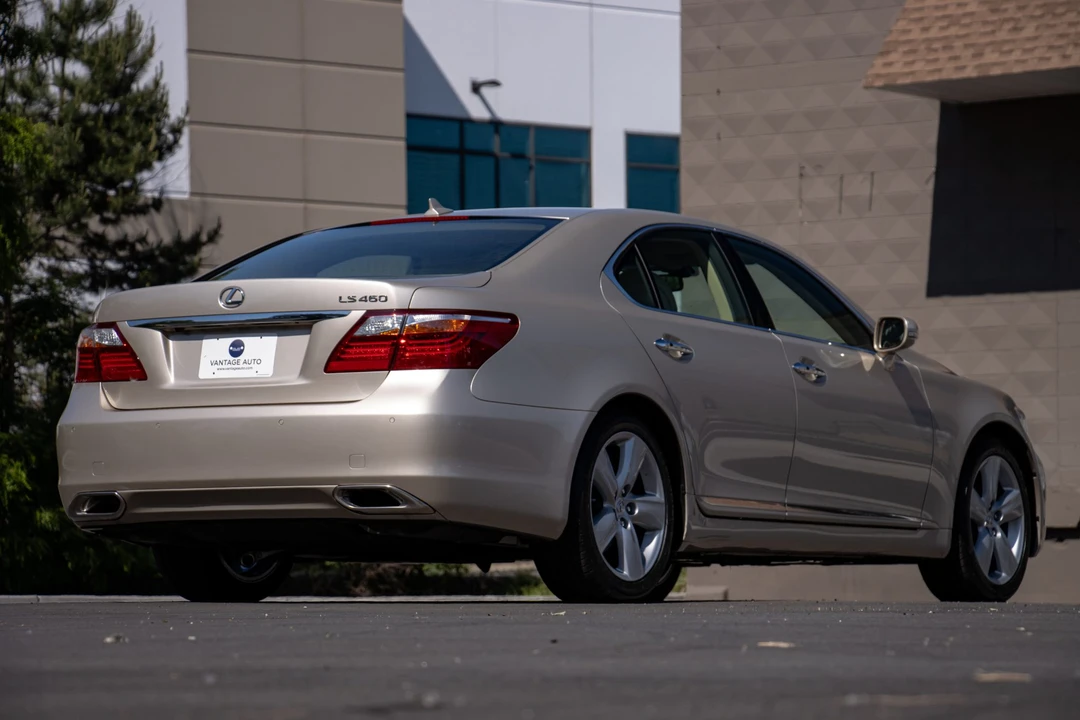 2012 Lexus LS 4th Gen - Image 14 of 31