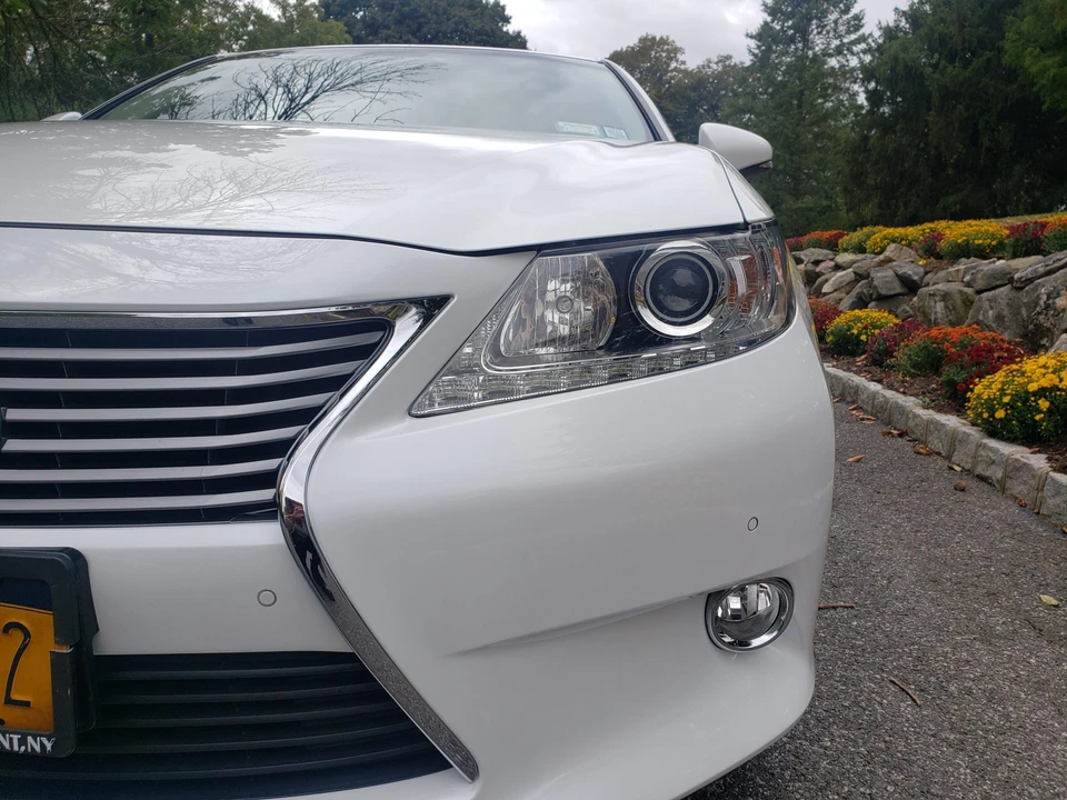 2013 Lexus ES 6th Gen - Image 24 of 31