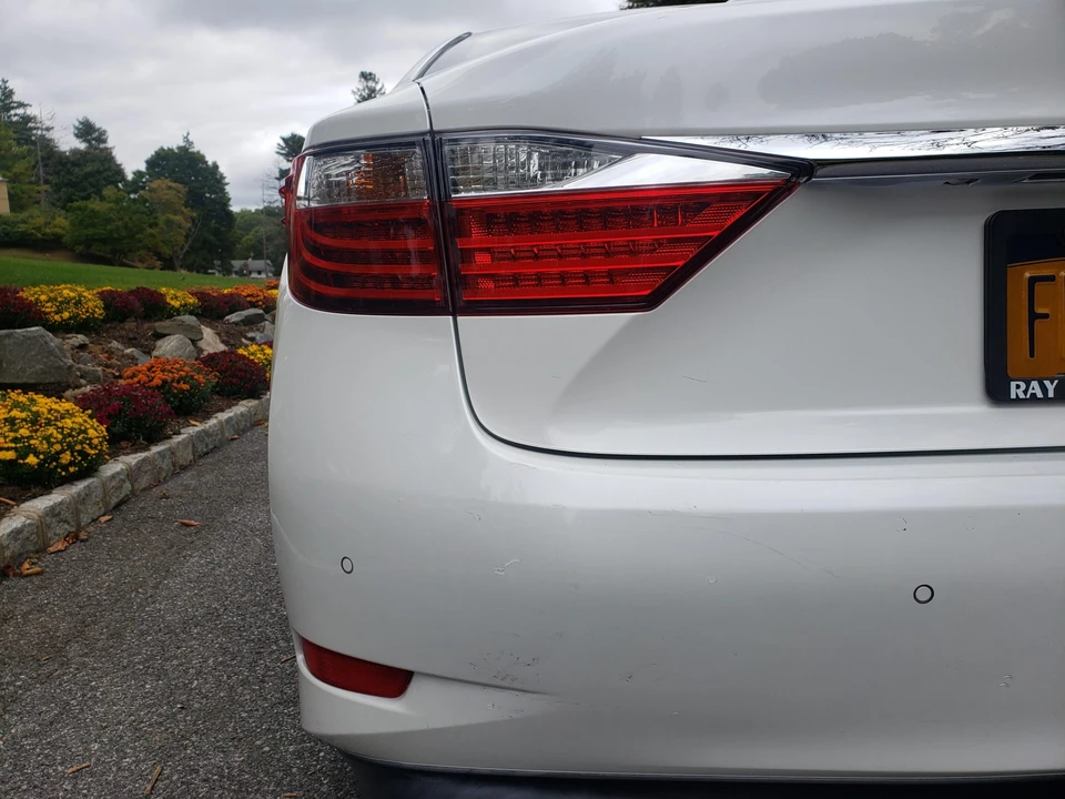 2013 Lexus ES 6th Gen - Image 25 of 31