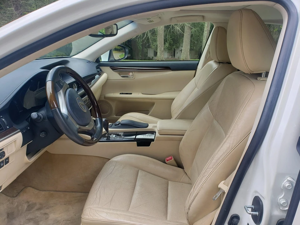 2013 Lexus ES 6th Gen - Image 31 of 31
