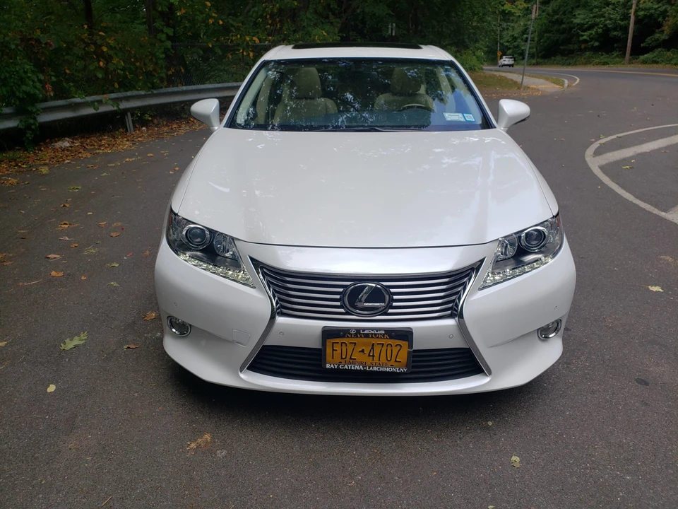 2013 Lexus ES 6th Gen - Image 21 of 31