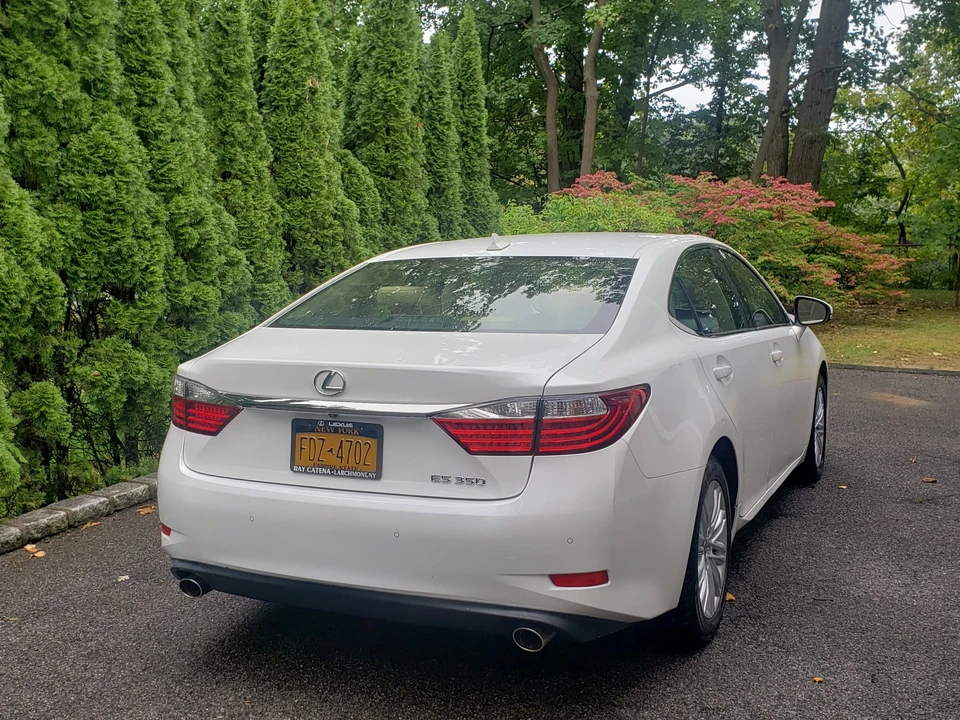 2013 Lexus ES 6th Gen - Image 8 of 31