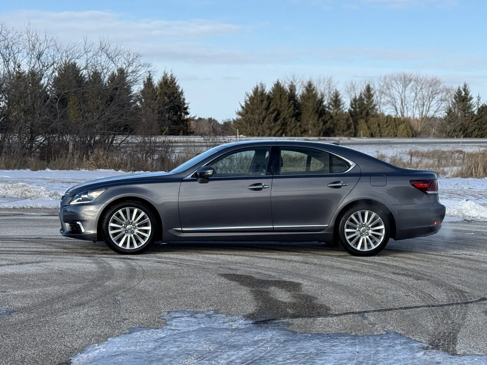 2013 Lexus LS 4th Gen - Image 12 of 31