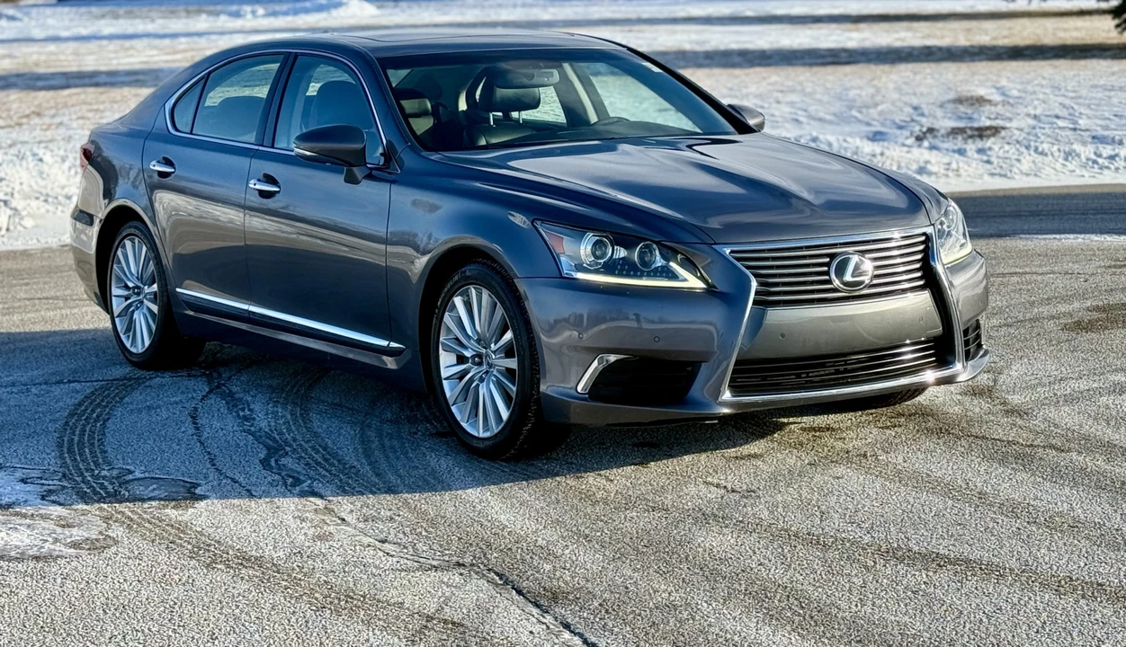 2013 Lexus LS 4th Gen - Image 17 of 31