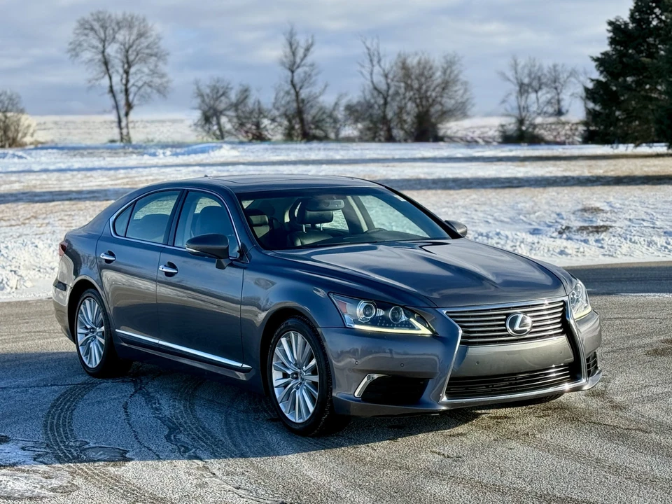 2013 Lexus LS 4th Gen - Image 18 of 31