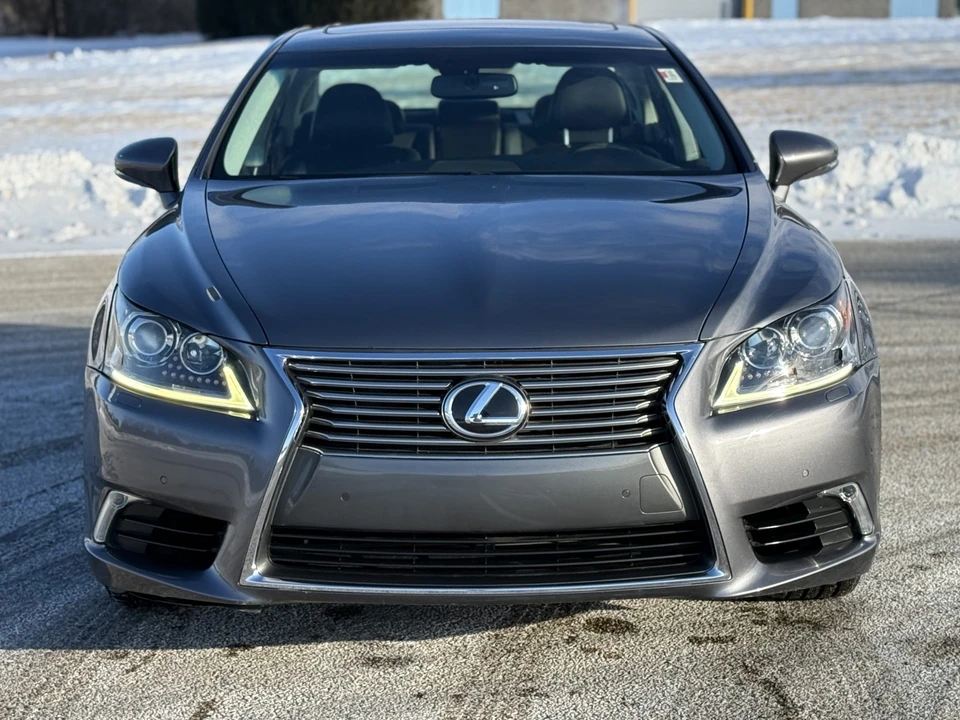 2013 Lexus LS 4th Gen - Image 19 of 31