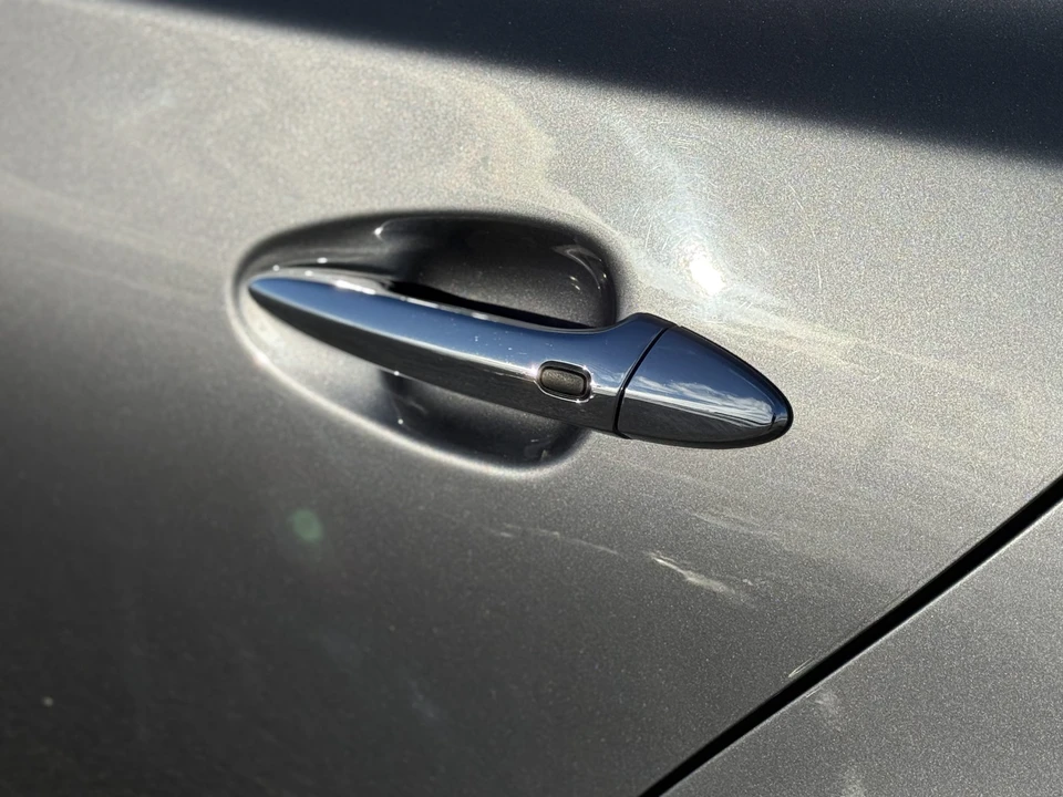2013 Lexus LS 4th Gen - Image 27 of 31