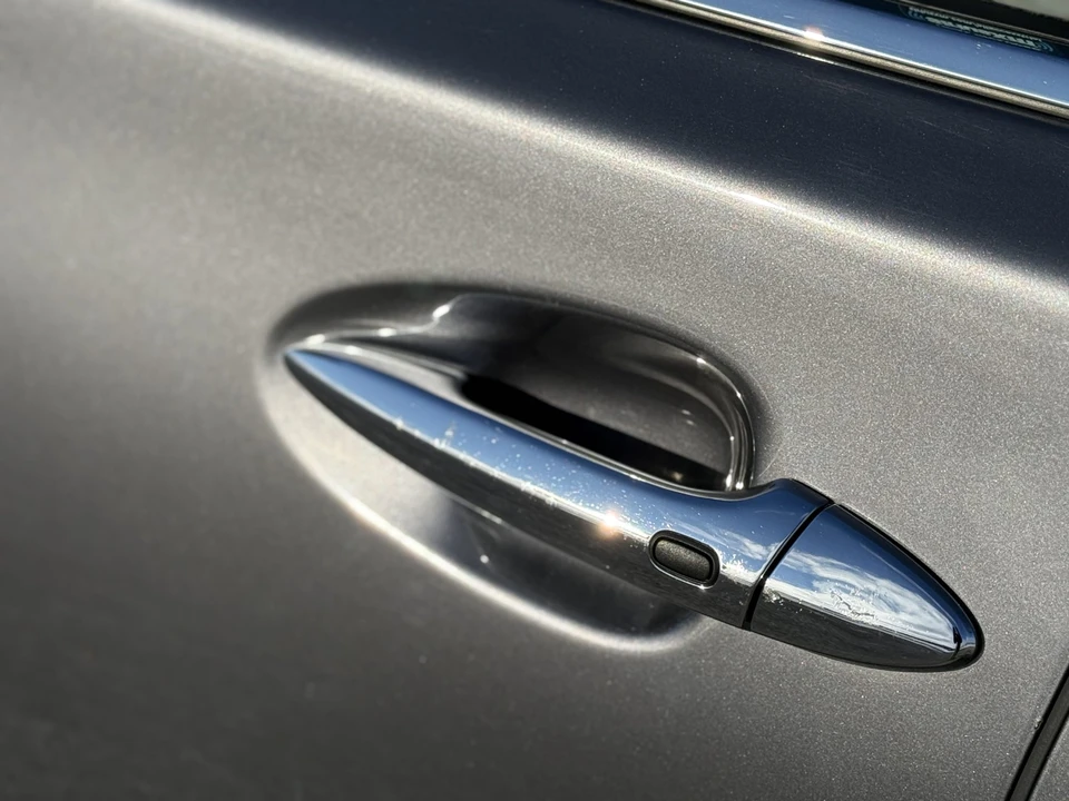 2013 Lexus LS 4th Gen - Image 28 of 31