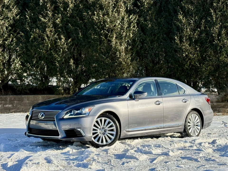 2013 Lexus LS 4th Gen - Image 4 of 31