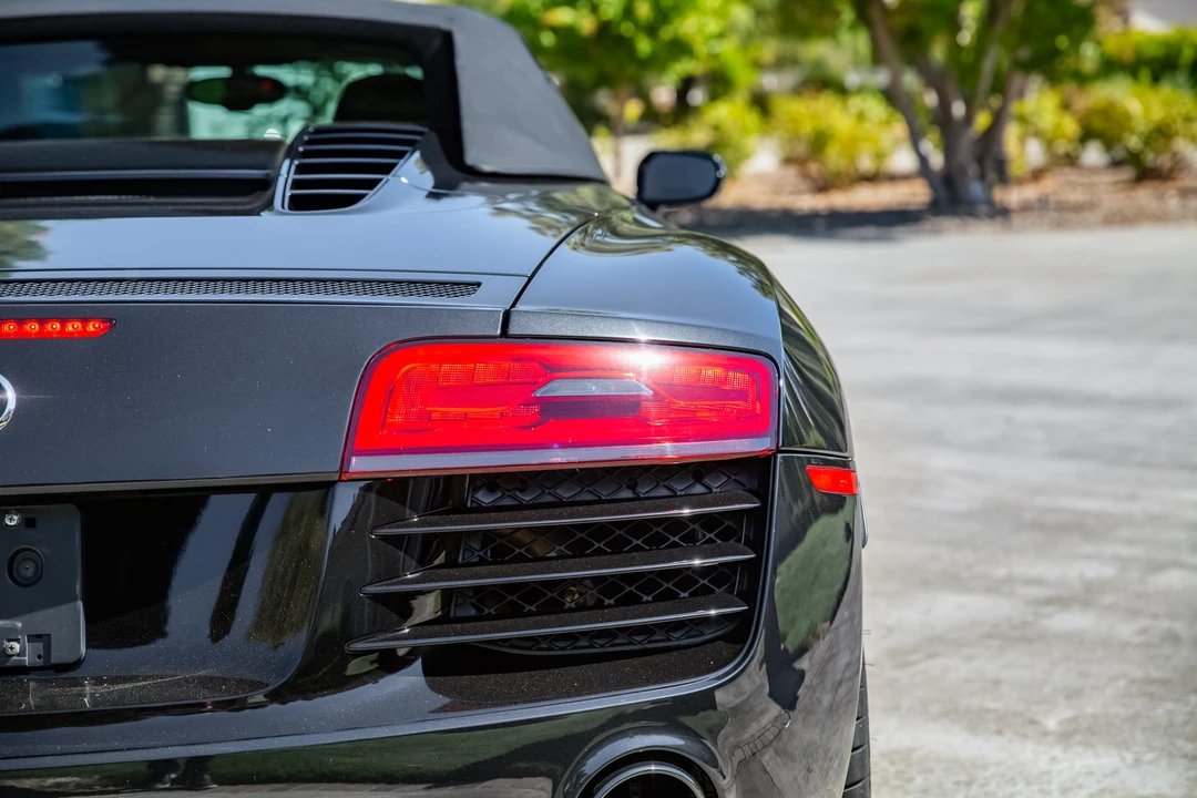 2014 Audi 42 R8 - Image 20 of 31