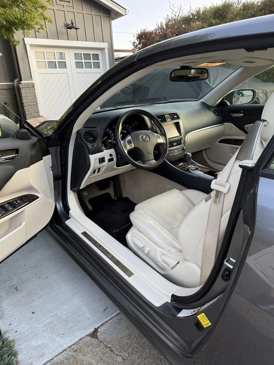 2015 Lexus IS 3rd Gen - Image 21 of 31