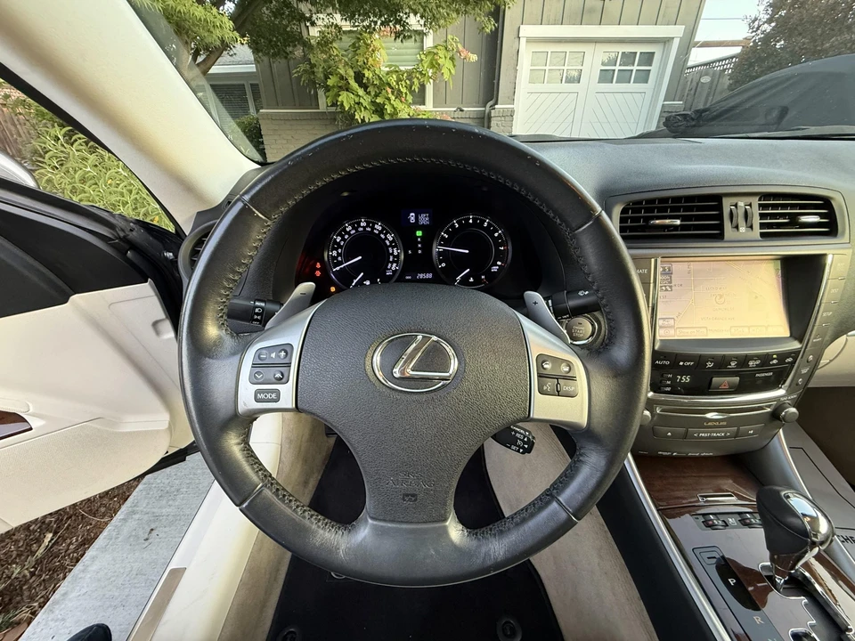 2015 Lexus IS 3rd Gen - Image 27 of 31