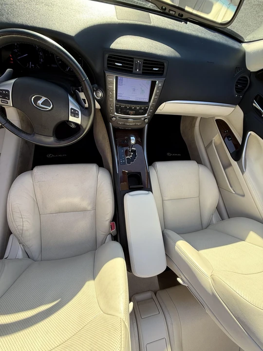 2015 Lexus IS 3rd Gen - Image 25 of 31