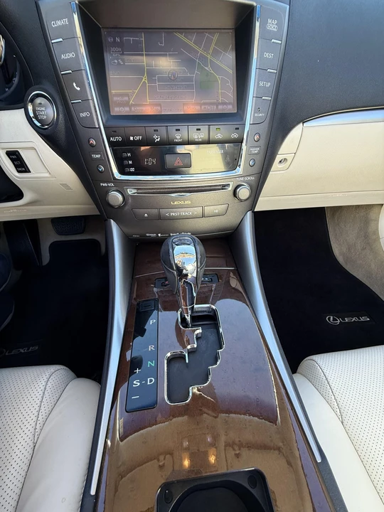 2015 Lexus IS 3rd Gen - Image 30 of 31