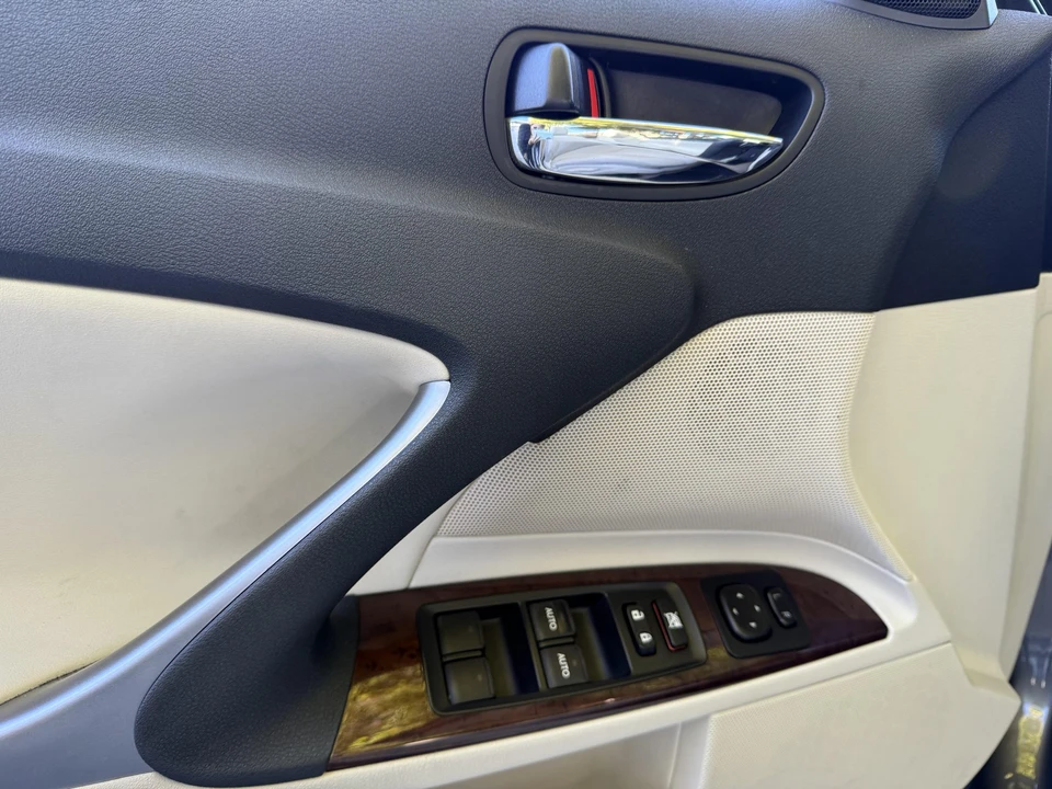 2015 Lexus IS 3rd Gen - Image 22 of 31