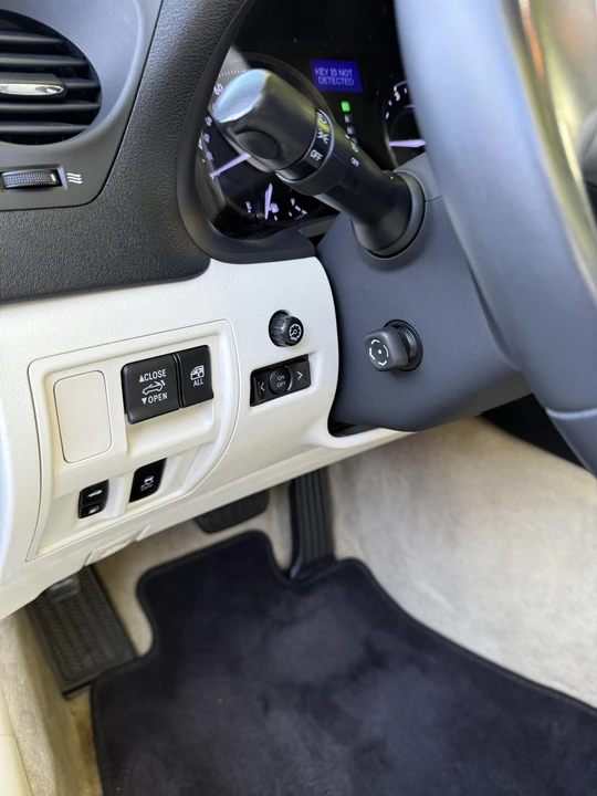 2015 Lexus IS 3rd Gen - Image 28 of 31