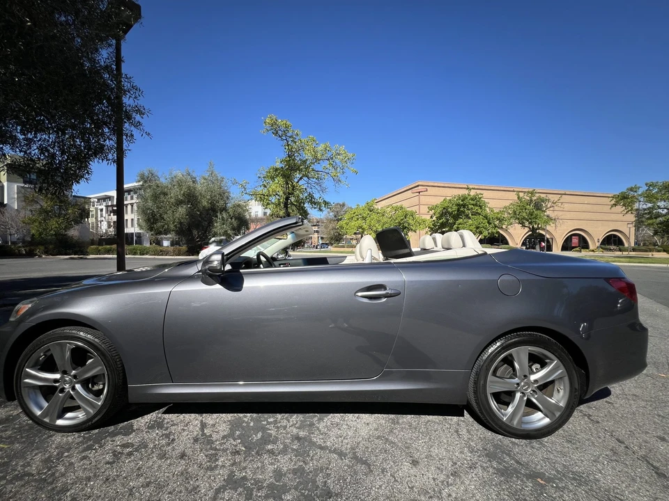 2015 Lexus IS 3rd Gen - Image 4 of 31