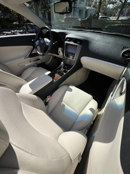 2015 Lexus IS 3rd Gen - Image 24 of 31
