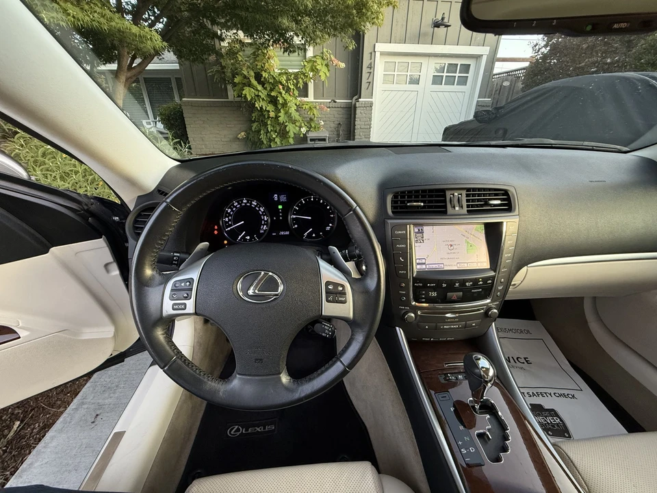 2015 Lexus IS 3rd Gen - Image 26 of 31
