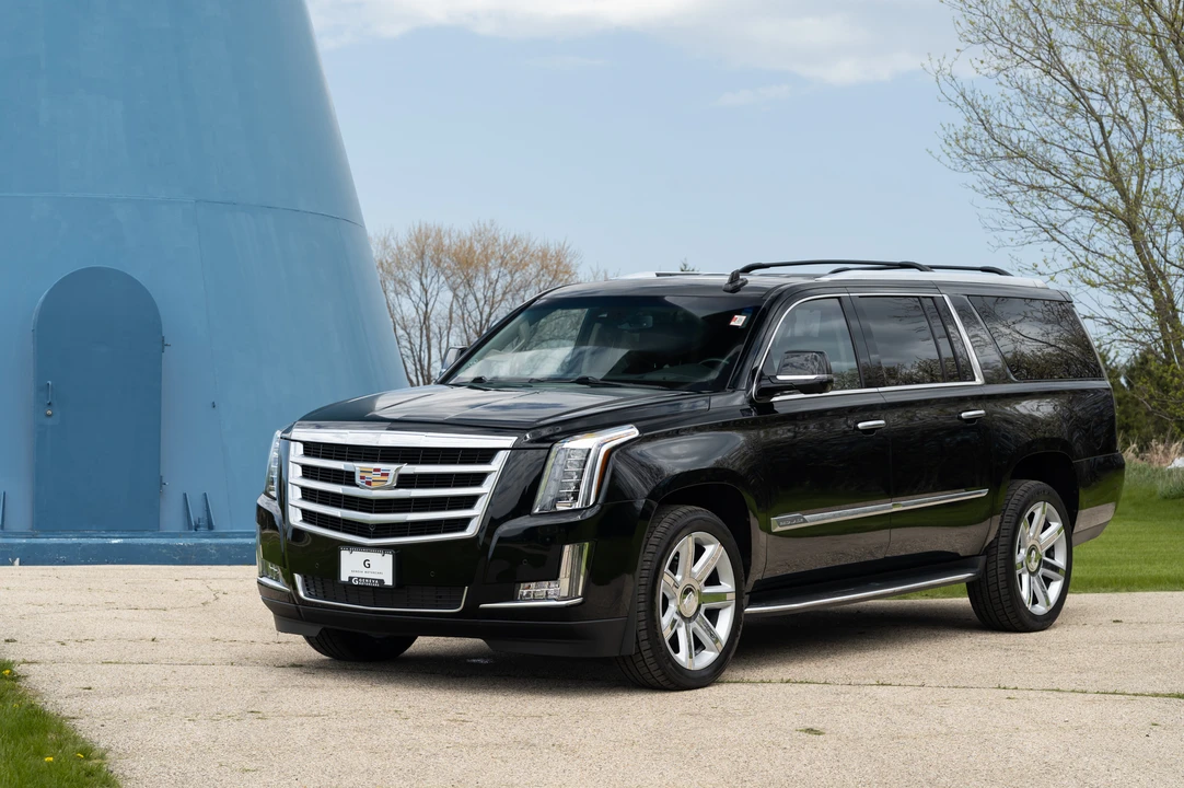 2016 Cadillac Escalade 4th Gen - Image 2 of 31