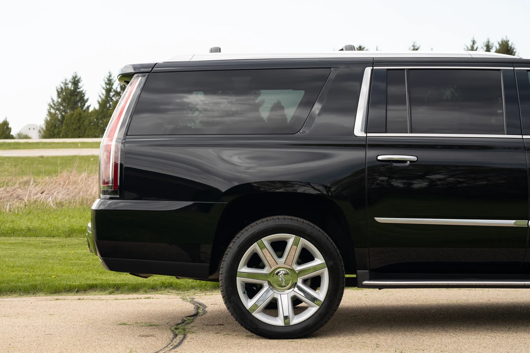 2016 Cadillac Escalade 4th Gen - Image 29 of 31