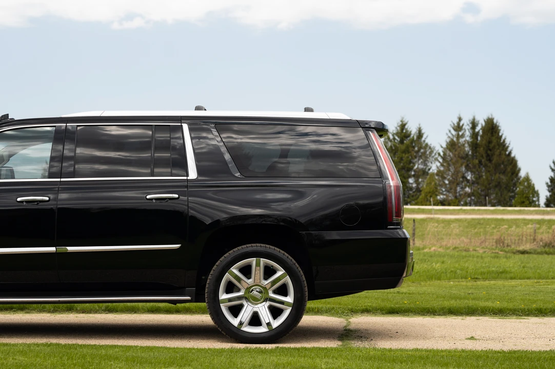2016 Cadillac Escalade 4th Gen - Image 28 of 31
