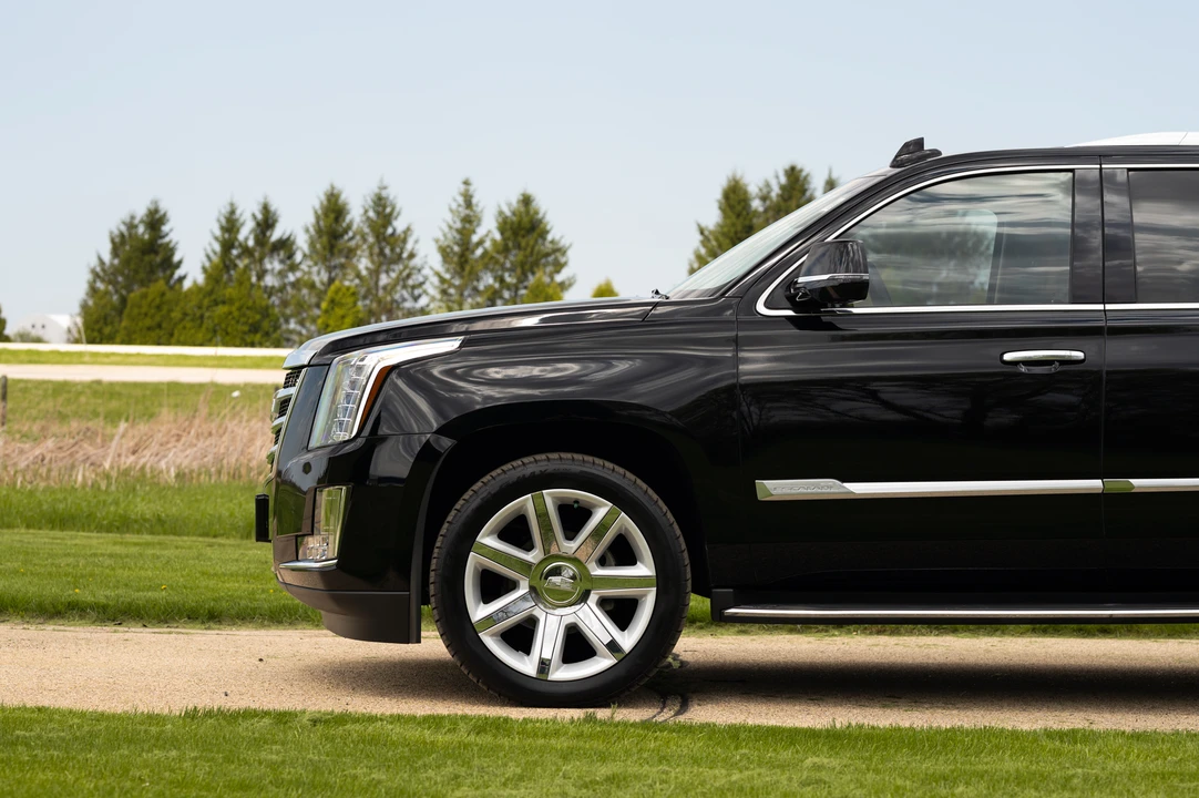 2016 Cadillac Escalade 4th Gen - Image 27 of 31