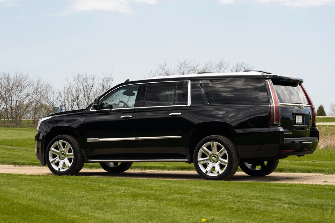 2016 Cadillac Escalade 4th Gen - Image 18 of 31