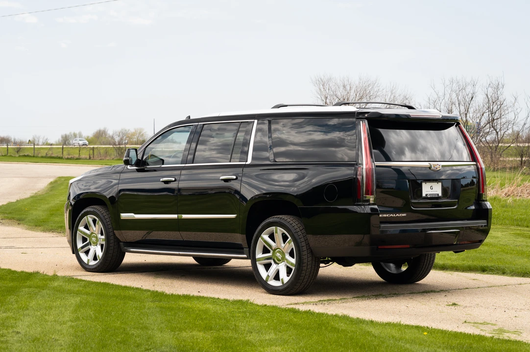 2016 Cadillac Escalade 4th Gen - Image 19 of 31