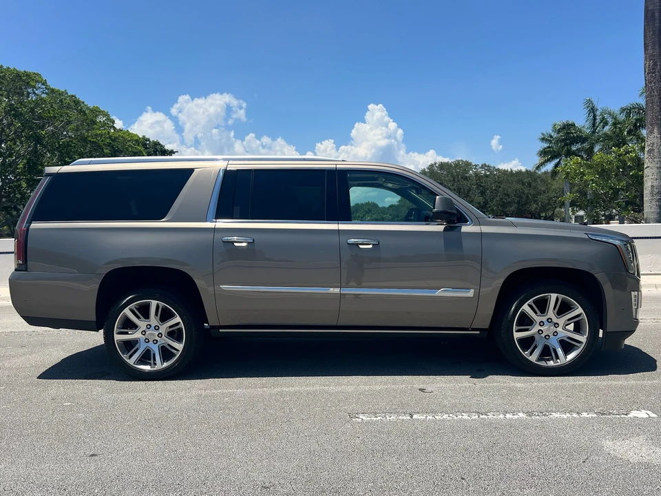 2017 Cadillac Escalade 4th Gen - Image 18 of 31