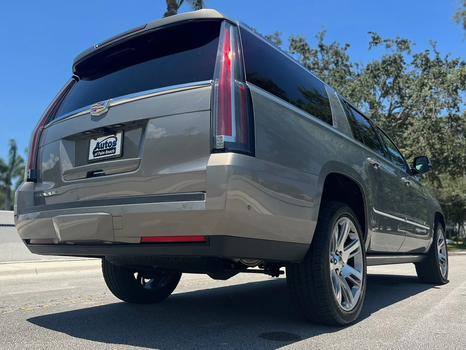 2017 Cadillac Escalade 4th Gen - Image 23 of 31