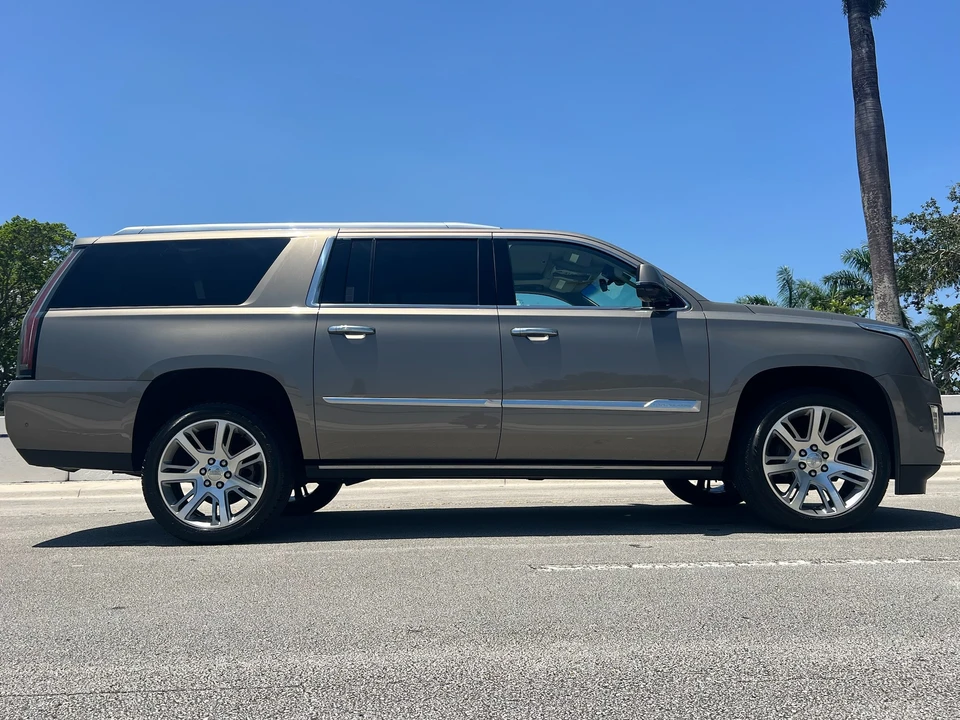 2017 Cadillac Escalade 4th Gen - Image 19 of 31