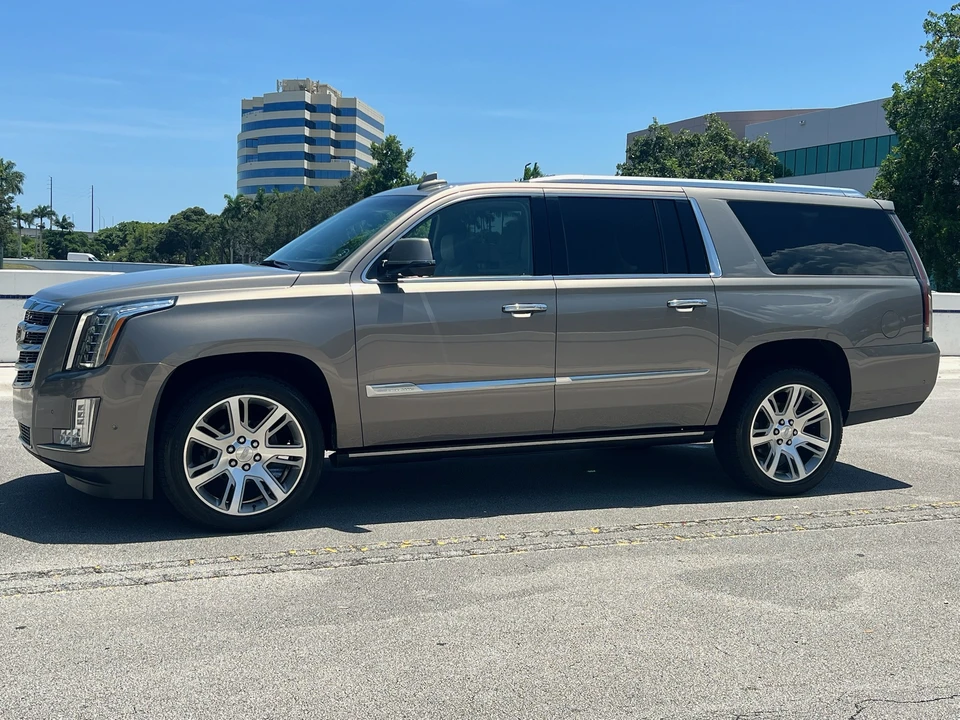 2017 Cadillac Escalade 4th Gen - Image 2 of 31