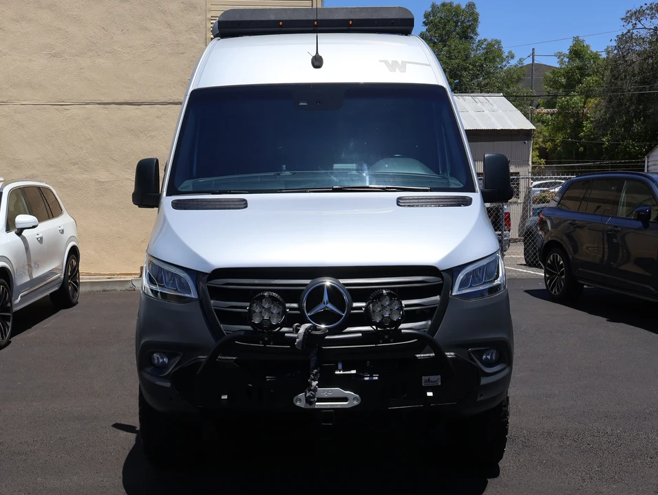 2019 Winnebago - Image 17 of 31