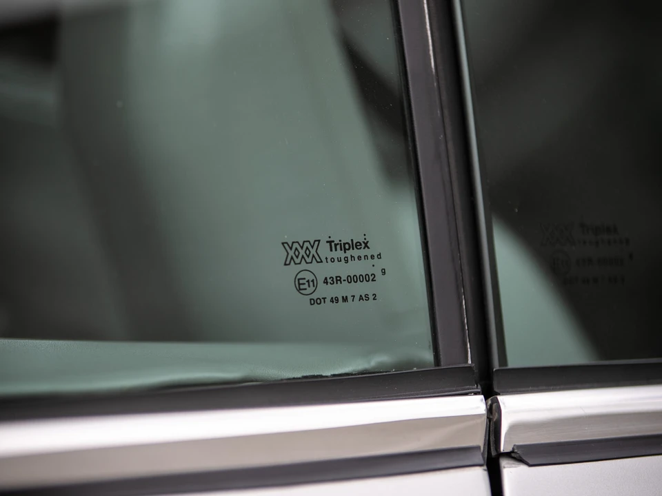 1999 Bentley Azure 1st Gen - Image 15 of 31