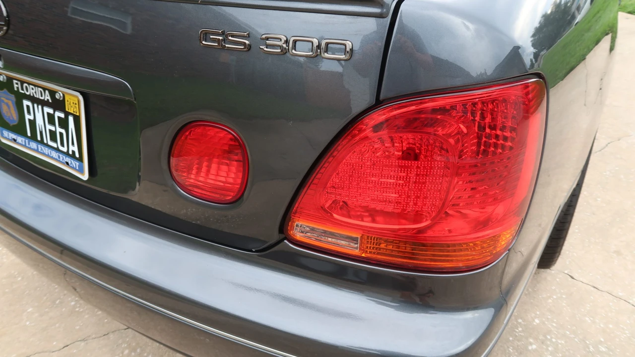 2003 Lexus GS 2nd Gen - Image 21 of 31
