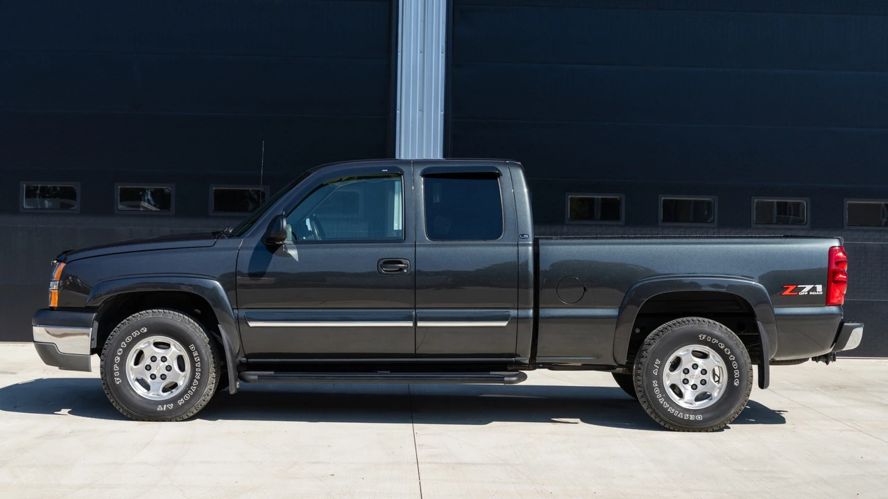 2003 Chevrolet Silverado 1st Gen - Image 2 of 31