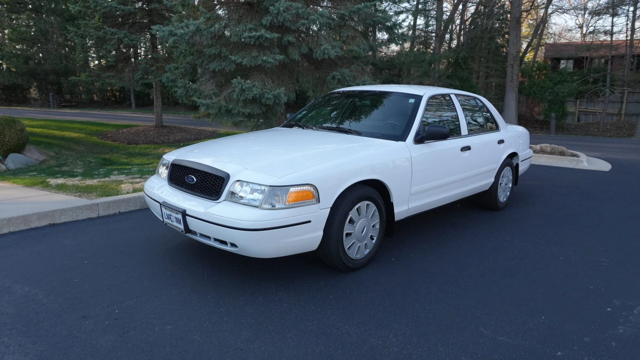 2006 Ford Crown Victoria - Image 3 of 31