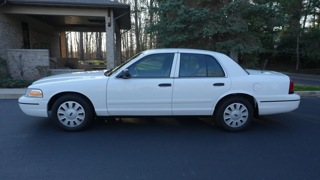2006 Ford Crown Victoria - Image 6 of 31