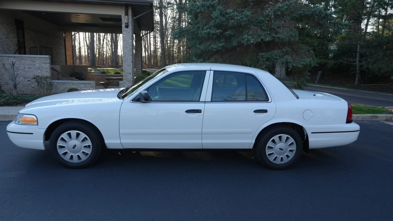 2006 Ford Crown Victoria - Image 7 of 31