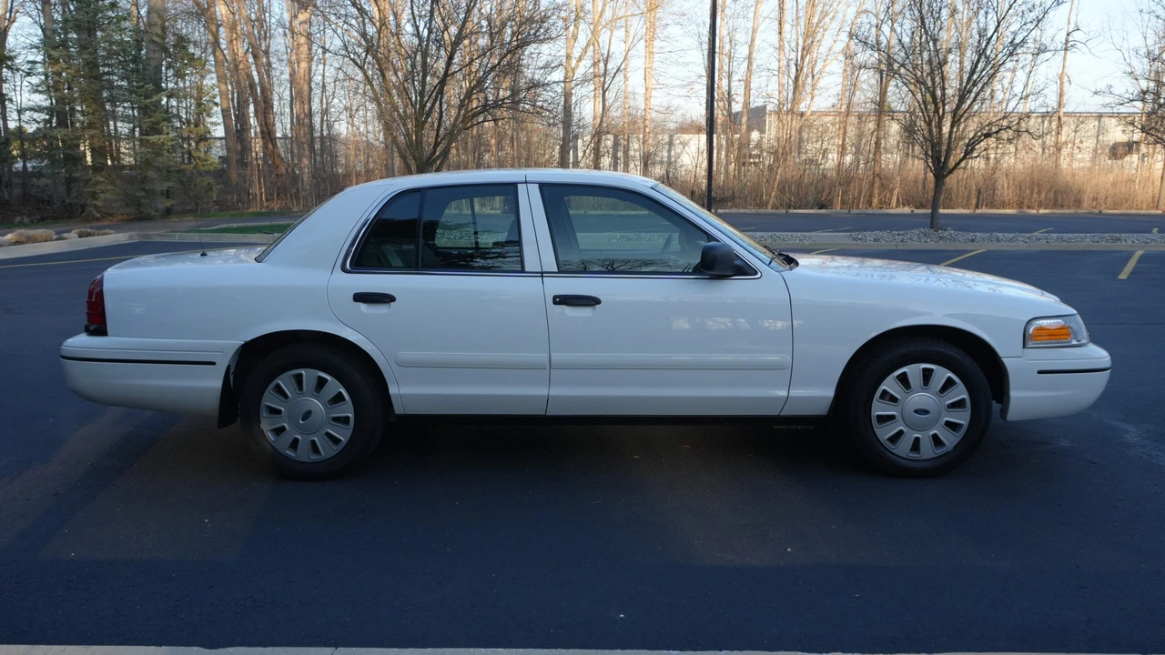 2006 Ford Crown Victoria - Image 11 of 31