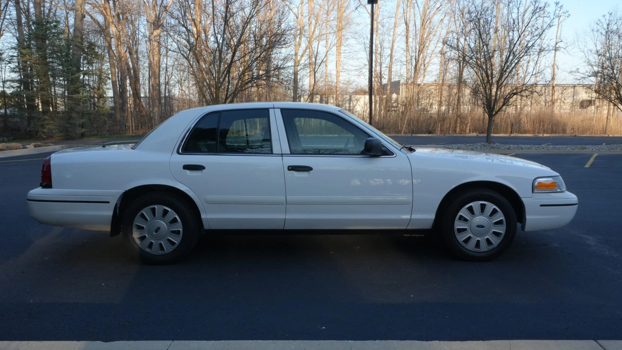 2006 Ford Crown Victoria - Image 12 of 31