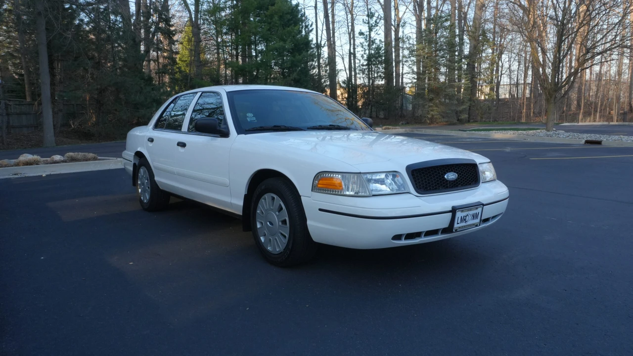 2006 Ford Crown Victoria - Image 13 of 31