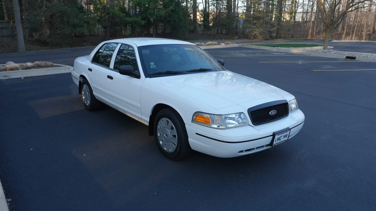 2006 Ford Crown Victoria - Image 16 of 31