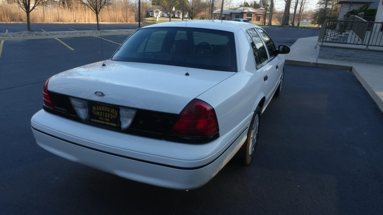 2006 Ford Crown Victoria - Image 24 of 31