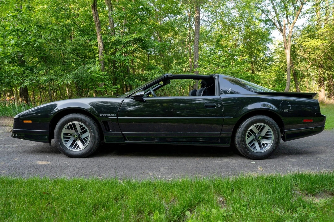 1989 Pontiac Firebird Trans Am 3rd Gen - Image 9 of 31